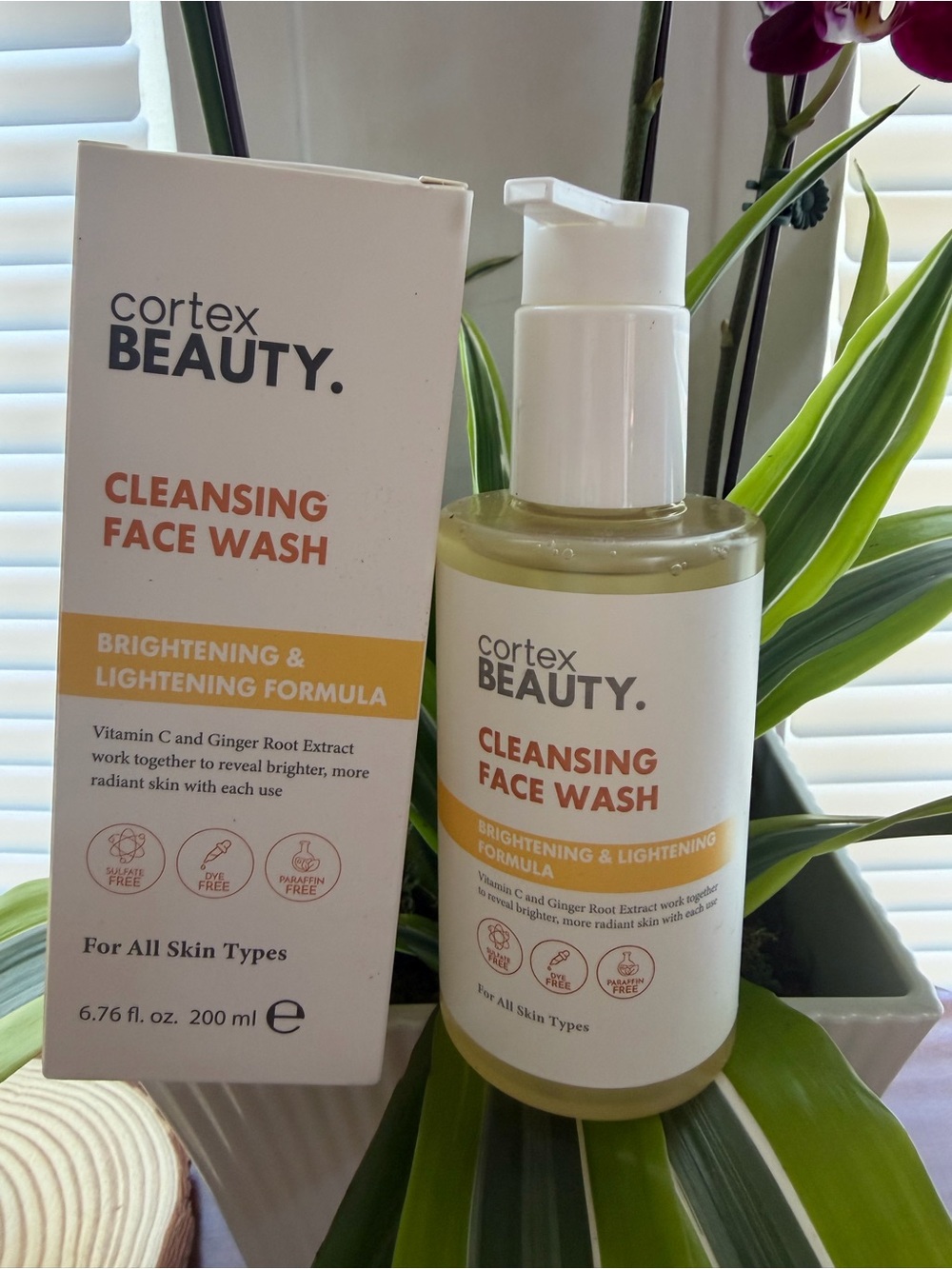Brightening & Lightening Cleansing Face Wash - White/Yellow